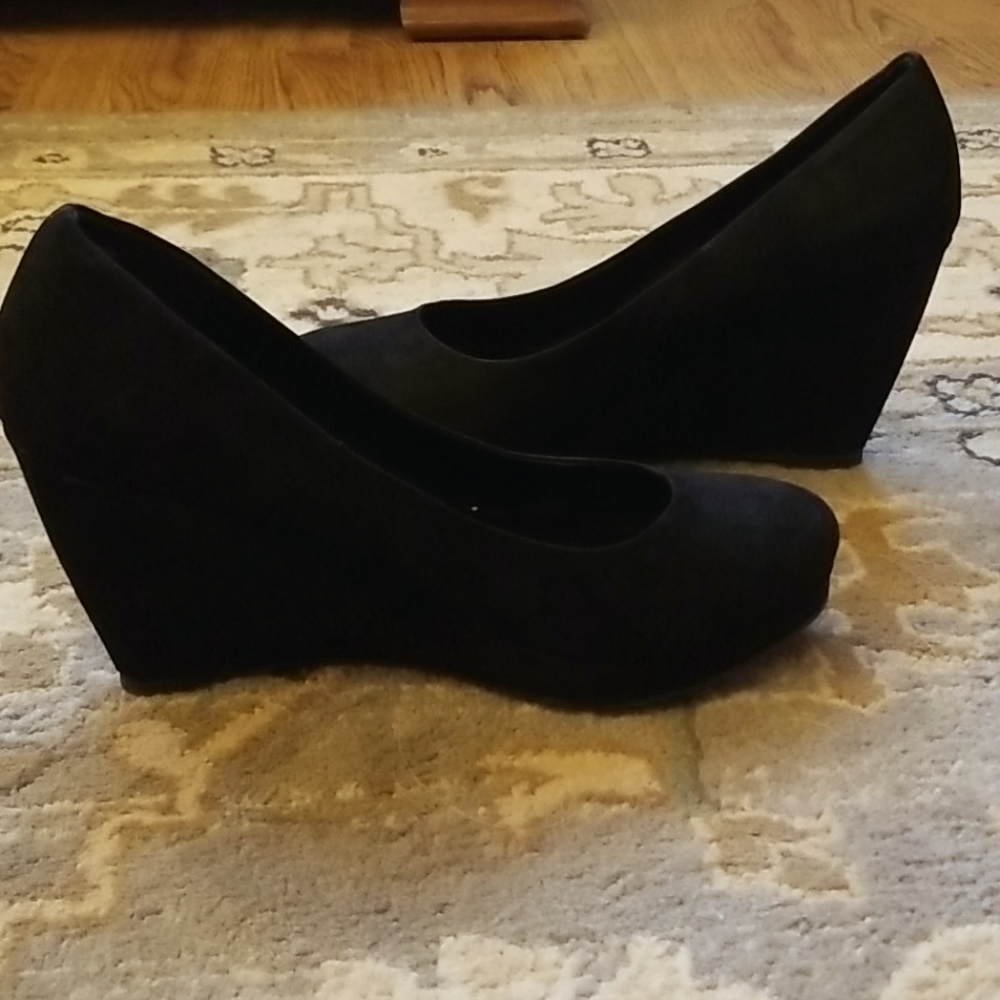 Black velvet heels